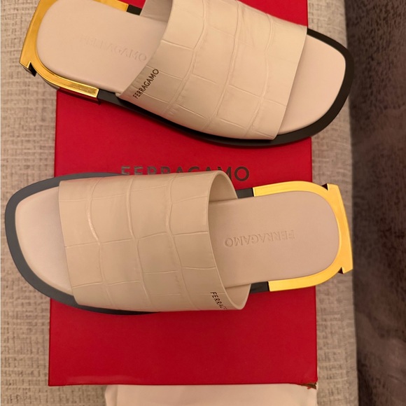 Salvatore Ferragamo Cream Slide Sandals NEW - Picture 7 of 9